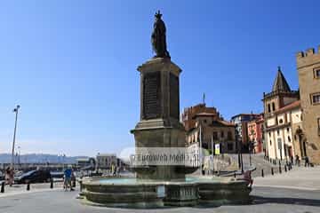 Escultura «Monumento al Rey Don Pelayo»