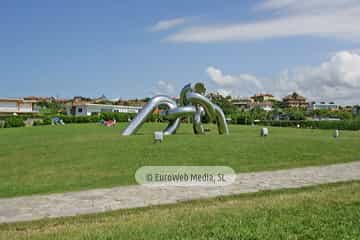 Escultura «Solidaridad»