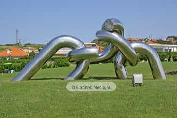 Escultura «Solidaridad»