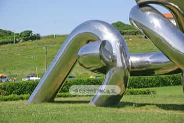 Escultura «Solidaridad»