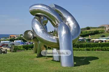 Escultura «Solidaridad»