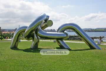 Escultura «Solidaridad»