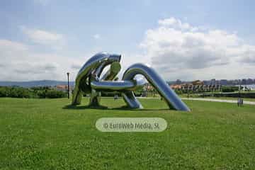 Escultura «Solidaridad»