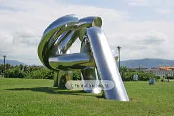 Escultura «Solidaridad»