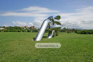 Escultura «Solidaridad»