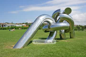 Escultura «Solidaridad»