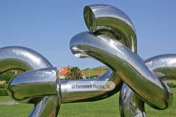 Escultura «Solidaridad»