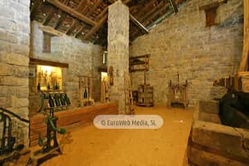Muséu Etnográficu del Pueblu d'Asturies - Museo Etnográfico del Pueblo de Asturias
