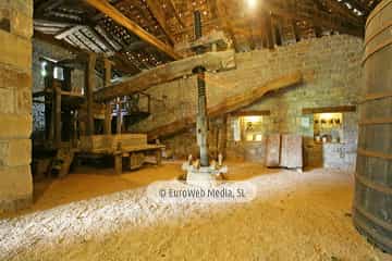 Muséu Etnográficu del Pueblu d'Asturies - Museo Etnográfico del Pueblo de Asturias