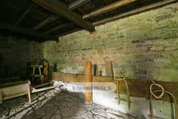 Muséu Etnográficu del Pueblu d'Asturies - Museo Etnográfico del Pueblo de Asturias