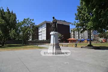 Escultura «Monumento a Posada Herrera»