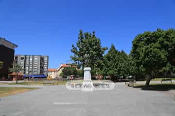 Escultura «Monumento a Posada Herrera»