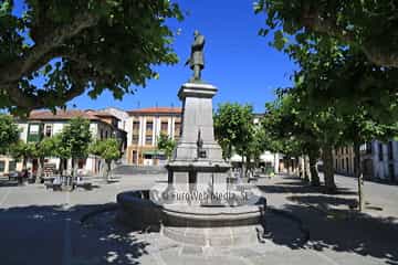 Escultura «Monumento a José Parres Piñera»