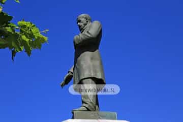 Escultura «Monumento a José Parres Piñera»