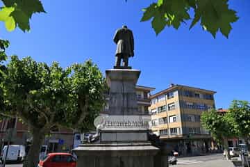 Escultura «Monumento a José Parres Piñera»