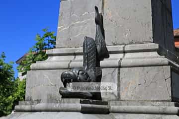 Escultura «Monumento a José Parres Piñera»