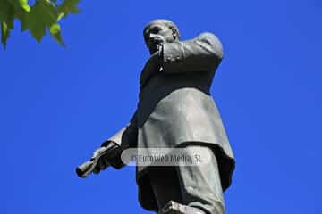 Escultura «Monumento a José Parres Piñera»