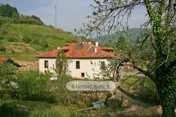 Palacio de Arriba o de los Bernardo de Miranda en Cenera