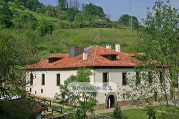 Palacio de Arriba o de los Bernardo de Miranda en Cenera