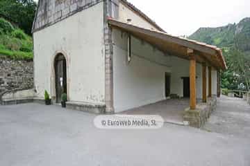Iglesia de San Pedro de Loredo
