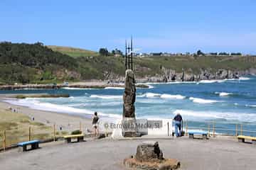 Escultura «Monumento al Emigrante» en Navia