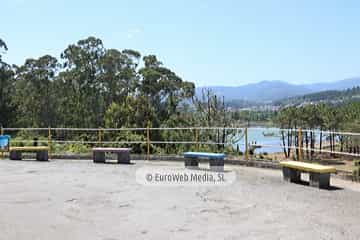 Escultura «Monumento al Emigrante» en Navia