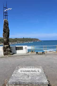 Escultura «Monumento al Emigrante» en Navia