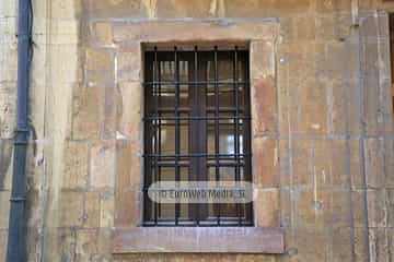 Casa de los Oviedo-Portal