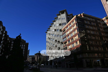 Edificio de viviendas y antigua estación Alsa