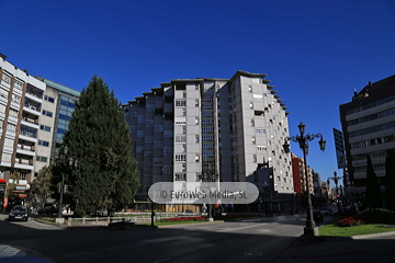 Edificio de viviendas y antigua estación Alsa