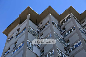 Edificio de viviendas y antigua estación Alsa