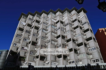 Edificio de viviendas y antigua estación Alsa