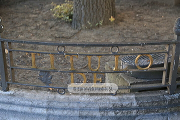 Escultura «El Carbayón»
