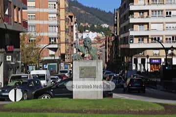 Escultura «Alejandro Casona»