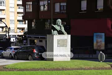 Escultura «Alejandro Casona»