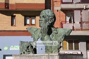 Escultura «Alejandro Casona»