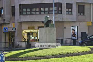 Escultura «Alejandro Casona»