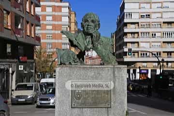 Escultura «Alejandro Casona»