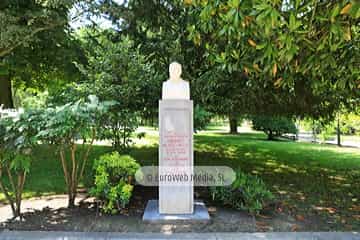 Escultura «Armando Palacio Valdés»
