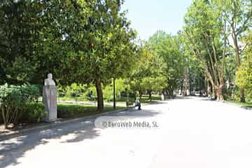Escultura «Armando Palacio Valdés»
