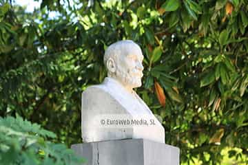 Escultura «Armando Palacio Valdés»