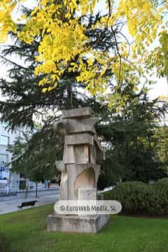 Escultura «Monumento a los Economistas y Hacendistas Asturianos»