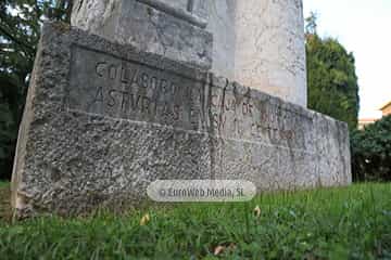 Escultura «Monumento a los Economistas y Hacendistas Asturianos»