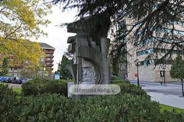 Escultura «Monumento a los Economistas y Hacendistas Asturianos»