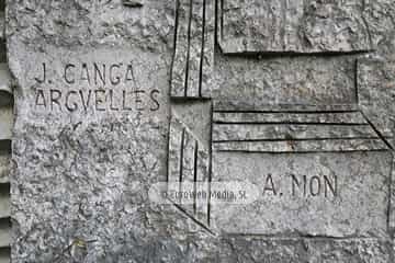 Escultura «Monumento a los Economistas y Hacendistas Asturianos»
