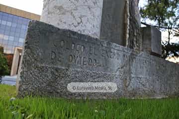 Escultura «Monumento a los Economistas y Hacendistas Asturianos»
