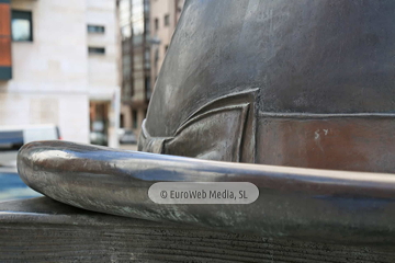 Escultura «Los libros que nos unen»