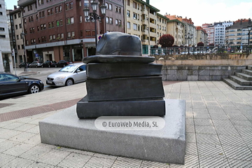 Escultura «Los libros que nos unen»