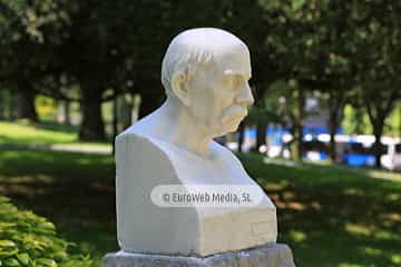 Escultura «Juan Rodríguez Muñiz»