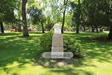 Escultura «Juan Rodríguez Muñiz»